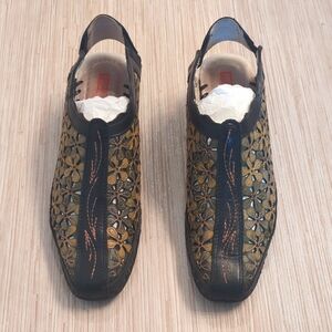 PIKOLINOS Black and Gold Flats with Elegant Design